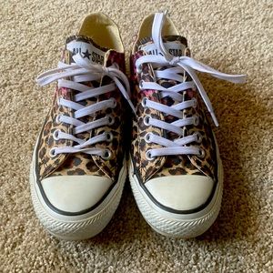 Like new cheetah Converse Size 6.5
